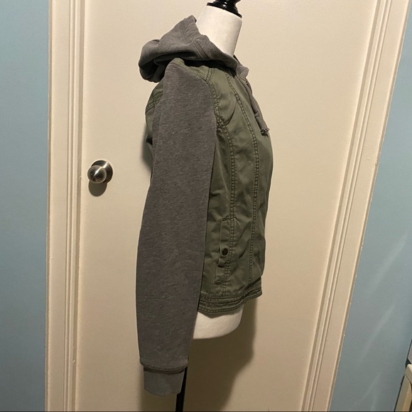 HOLLISTER UTILITY JACKET - Picture 7 of 16